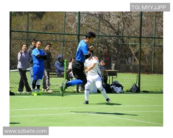 足球明星包头的时刻展现激情与梦想的完美交融 足球明星包头的时刻展现激情与梦想的完美交融